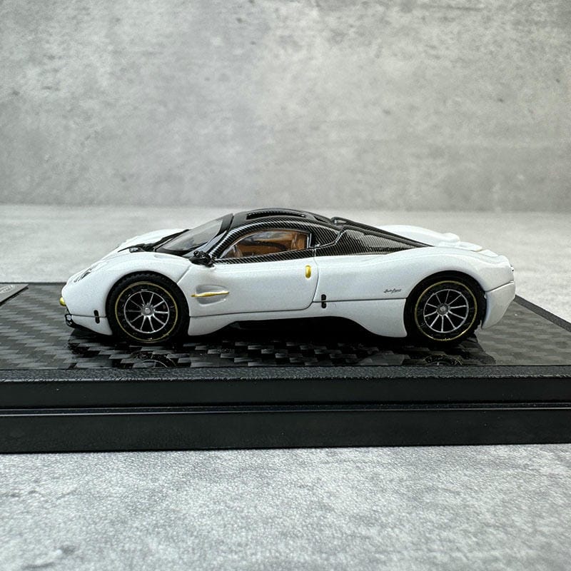 LCD 1:64 Pagani Utopia
