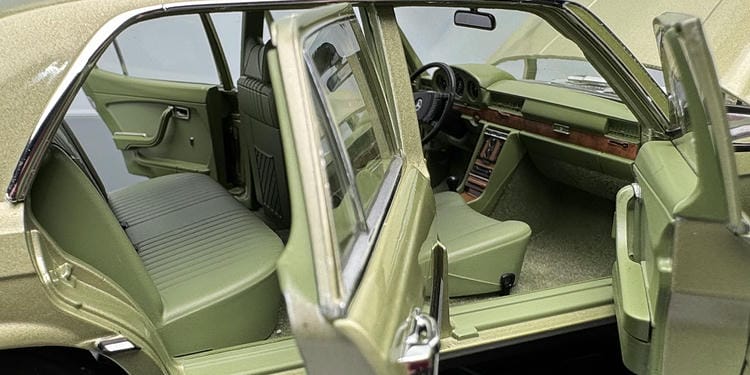 norev Mercedes-Benz 450SEL 1:18 Diecast Model – Light Green Interactive Collectible