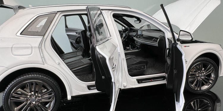Original 1:18 Audi Q5 Diecast Model – Premium White Collectible