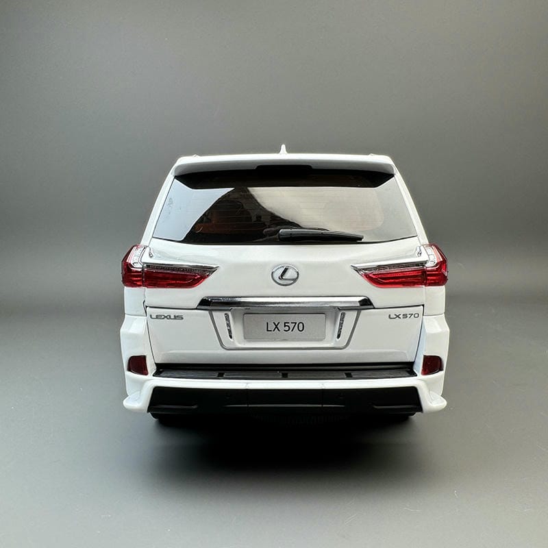 LCD 1:18 Lexus LX570