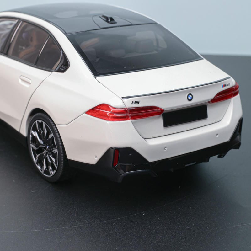 Minichamps 1:18 BMW i5 Alloy Model – Elegant Electric Precision
