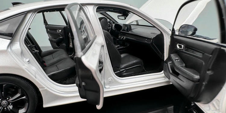 11th Generation Honda Civic Diecast Model – 1:18 Scale Collectible (White / Red)