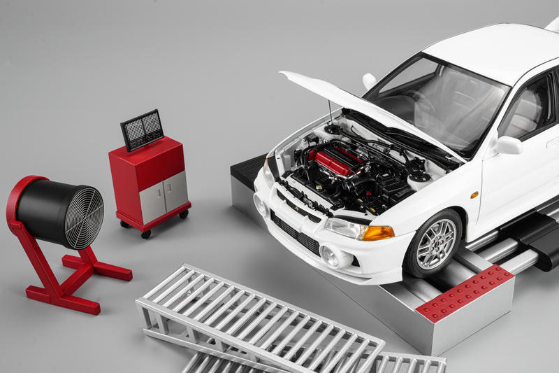 MotorHelix 1:18 Mitsubishi Lancer Evolution IV GSR Diecast Model