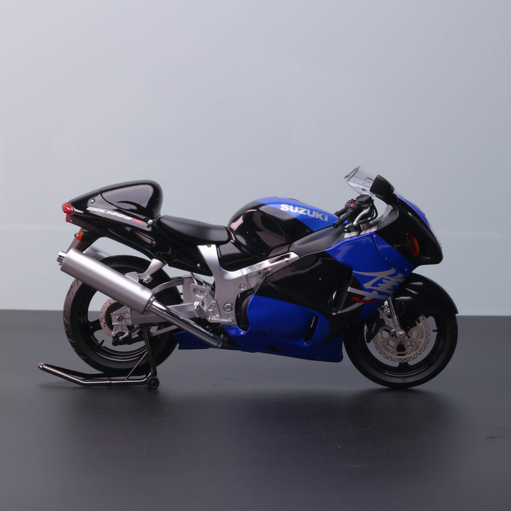 LCD Models 1:12 Suzuki GSX-1300R Hayabusa – Alloy Motorcycle Model (Authorized by Suzuki)