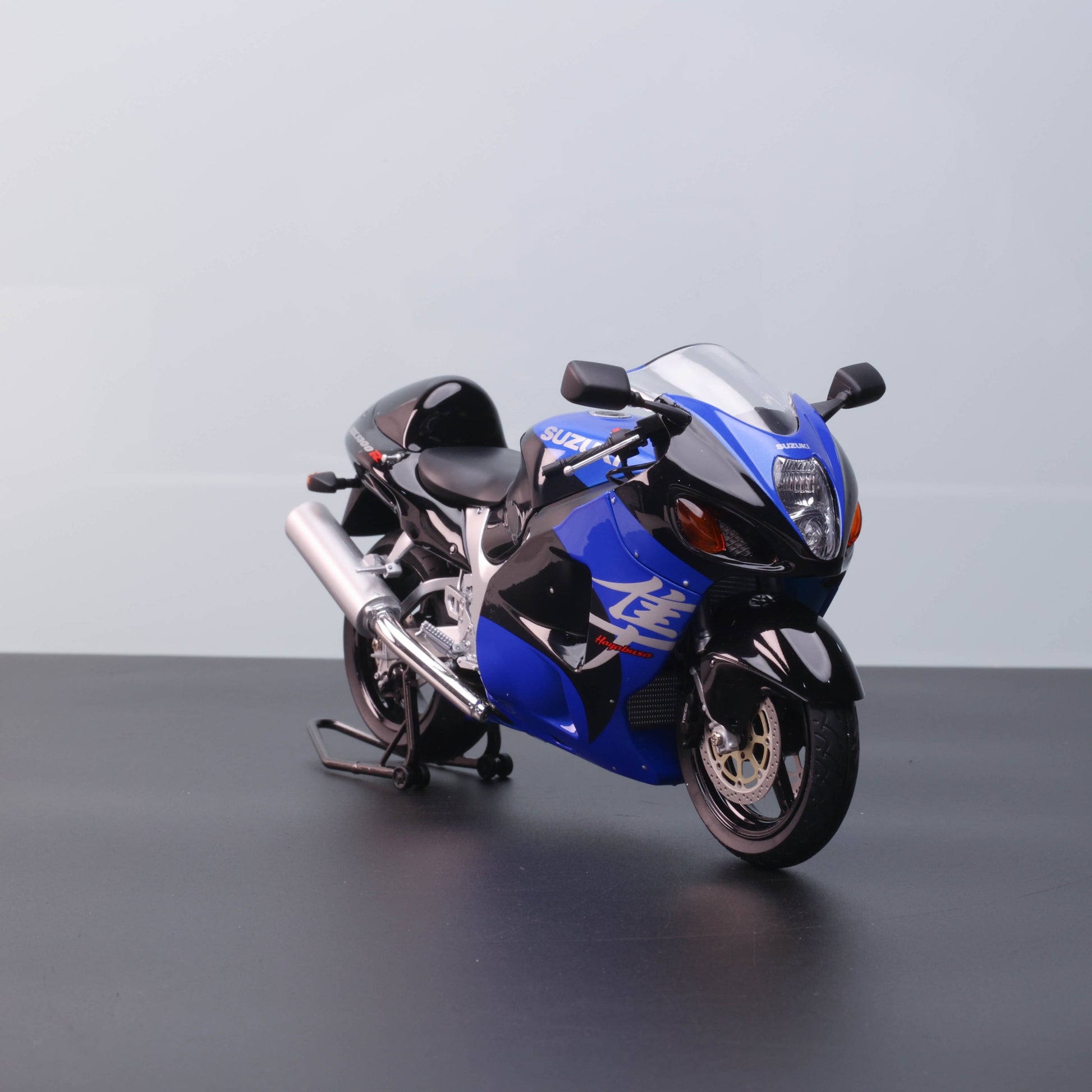 LCD Models 1:12 Suzuki GSX-1300R Hayabusa – Alloy Motorcycle Model (Authorized by Suzuki)