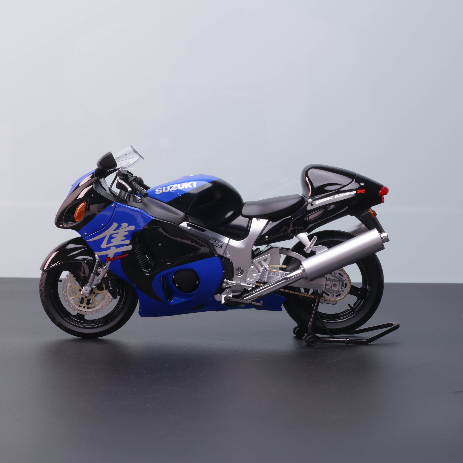 LCD Models 1:12 Suzuki GSX-1300R Hayabusa – Alloy Motorcycle Model (Authorized by Suzuki)
