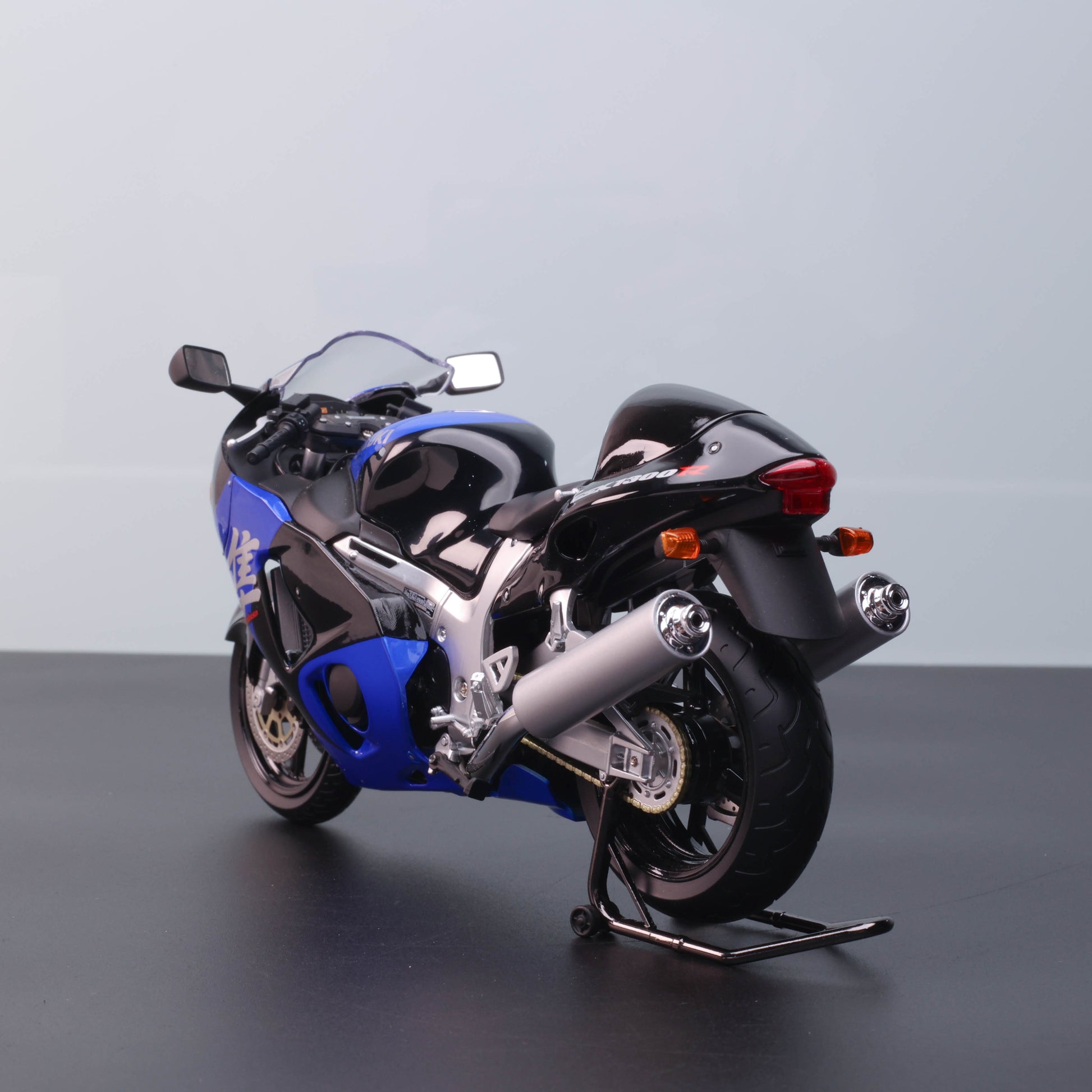 LCD Models 1:12 Suzuki GSX-1300R Hayabusa – Alloy Motorcycle Model (Authorized by Suzuki)