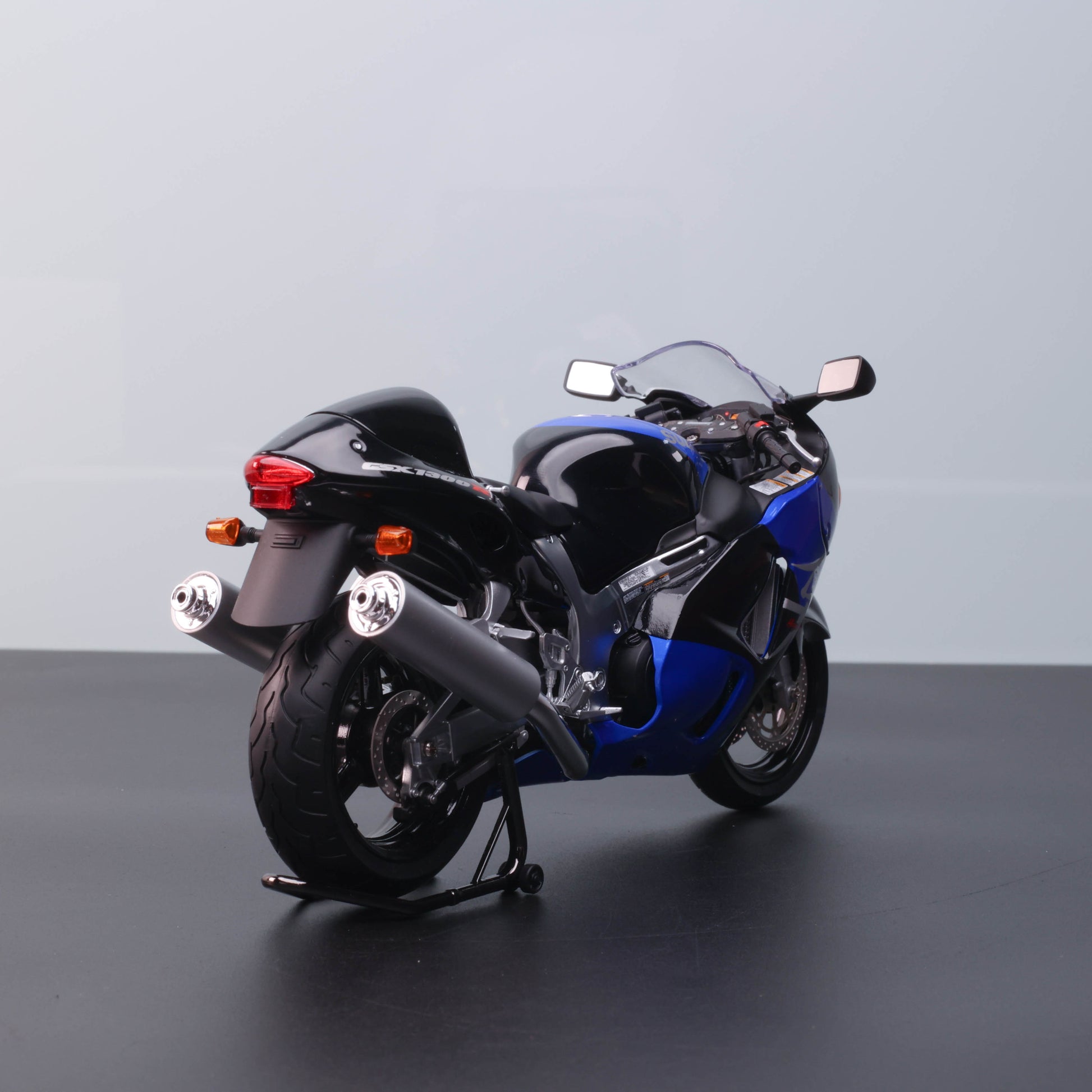 LCD Models 1:12 Suzuki GSX-1300R Hayabusa – Alloy Motorcycle Model (Authorized by Suzuki)
