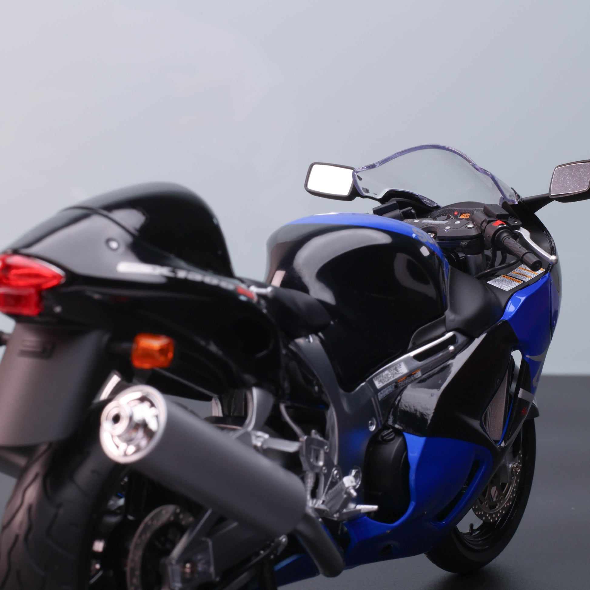 LCD Models 1:12 Suzuki GSX-1300R Hayabusa – Alloy Motorcycle Model (Authorized by Suzuki)