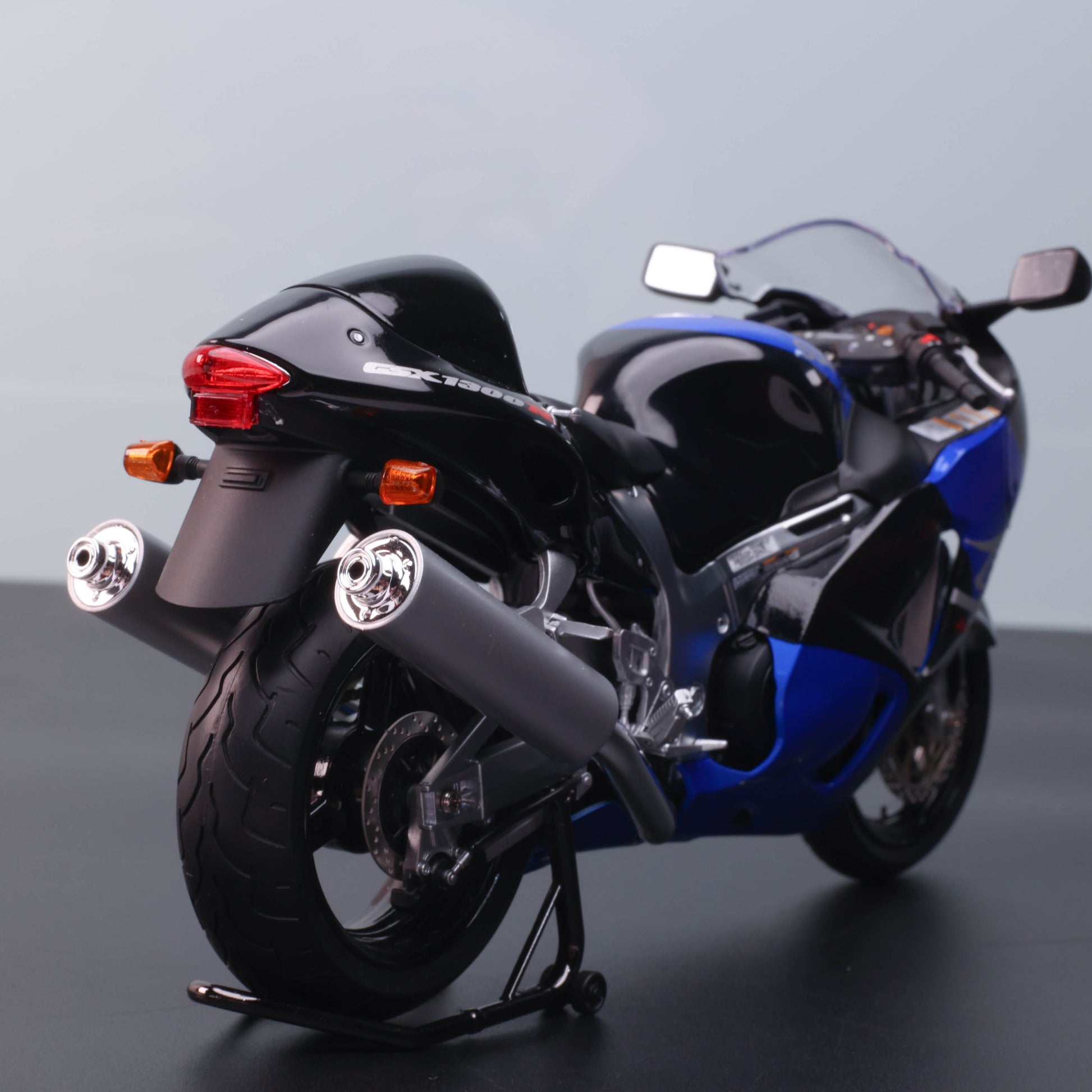 LCD Models 1:12 Suzuki GSX-1300R Hayabusa – Alloy Motorcycle Model (Authorized by Suzuki)