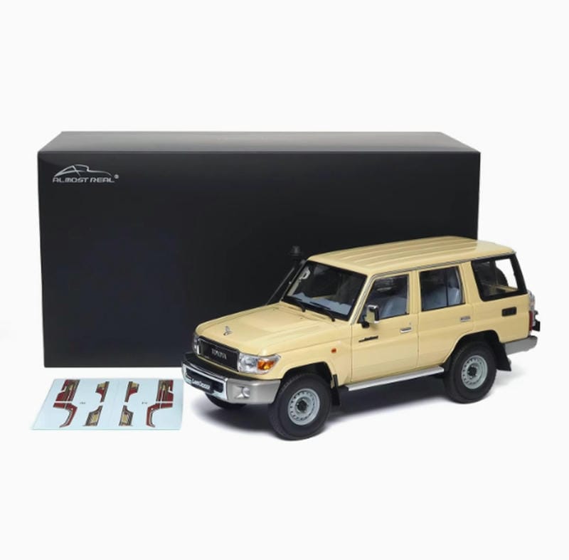 Почти Реальная модель автомобиля Toyota Land Cruiser 1/18 2017 LC76 из легкого сплава (870101)