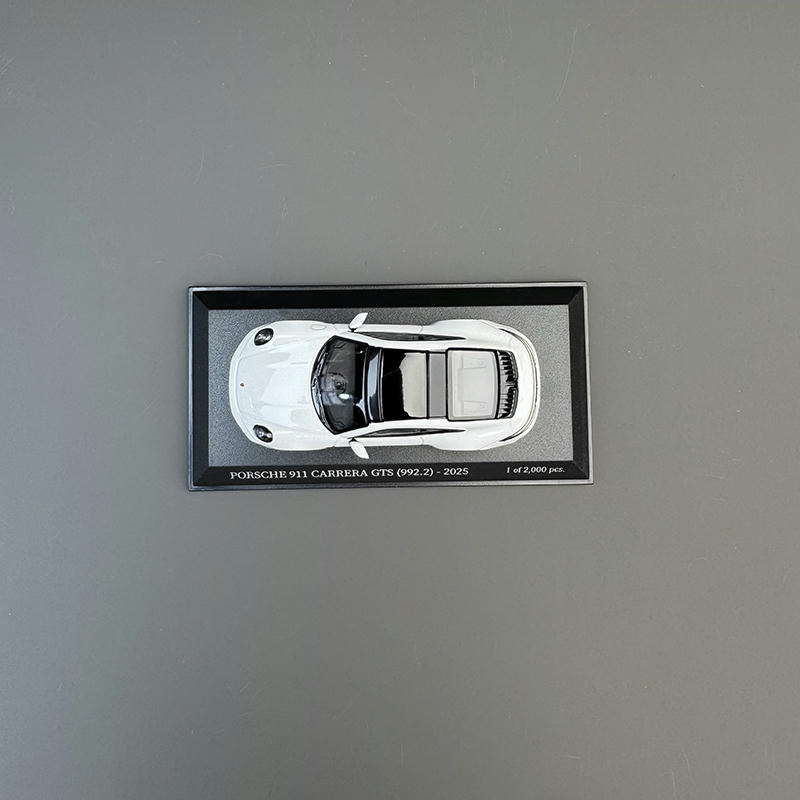 Minichamps 1:64 Porsche 911 GTS Diecast Car