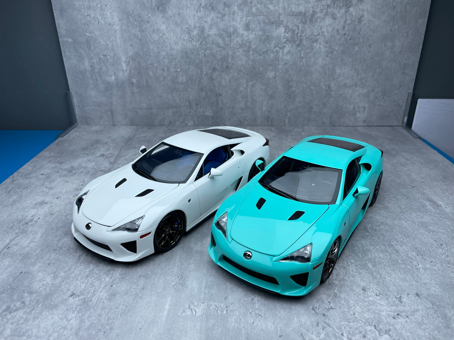 Lexus LFA 1:18 Die-Cast Alloy Model (Pop-Up Spoiler Edition – Collector Display)