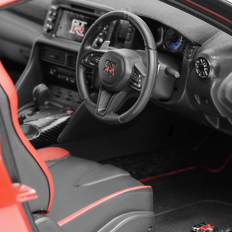 MOTORHELIX 1:18 Nissan GT-R (R35) Track Edition & T-Spec