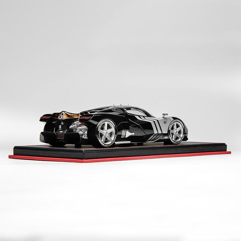 MOTORHELIX 1:18 Nilu27 Resin Model Car