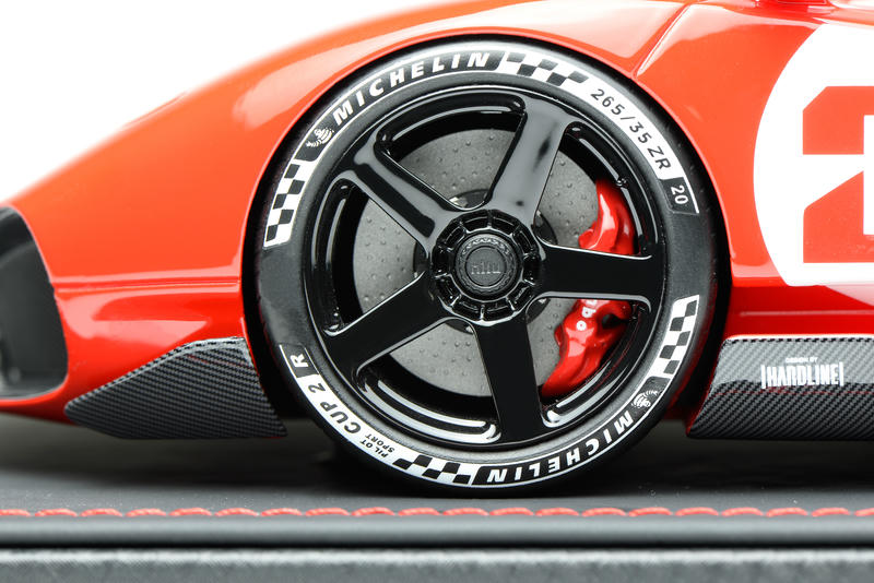 MOTORHELIX 1:18 Nilu27 Resin Model Car