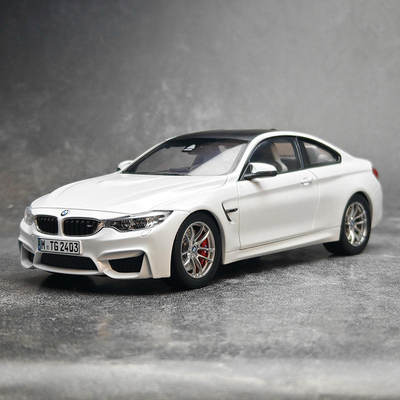 PARAGON 1:18 BMW M4 F82 Alloy Diecast Model – YX car model