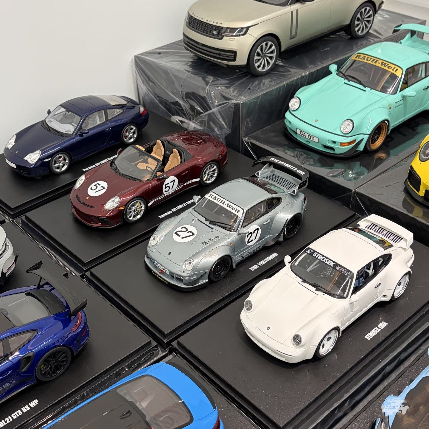 GT Spirit 1:18 Porsche 993 RWB “YUIITSUMUNI” Resin Model — GT522