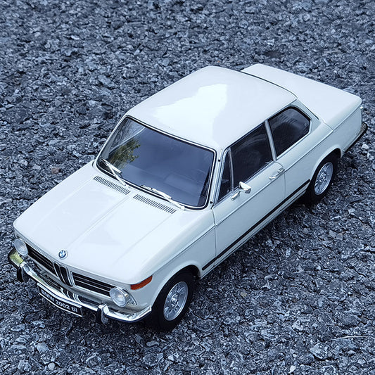 BMW 2002 tii 1:18 Diecast Model (Classic Sports Sedan – Full Function Display)