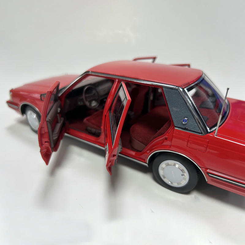 Xiaoguang 1:18 Toyota Crown MS122 Diecast Car-Red