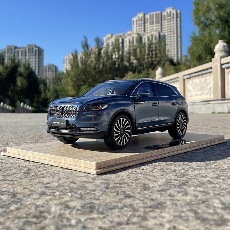 Original Factory 1:18 Lincoln Navigator Diecast Model – YX car model
