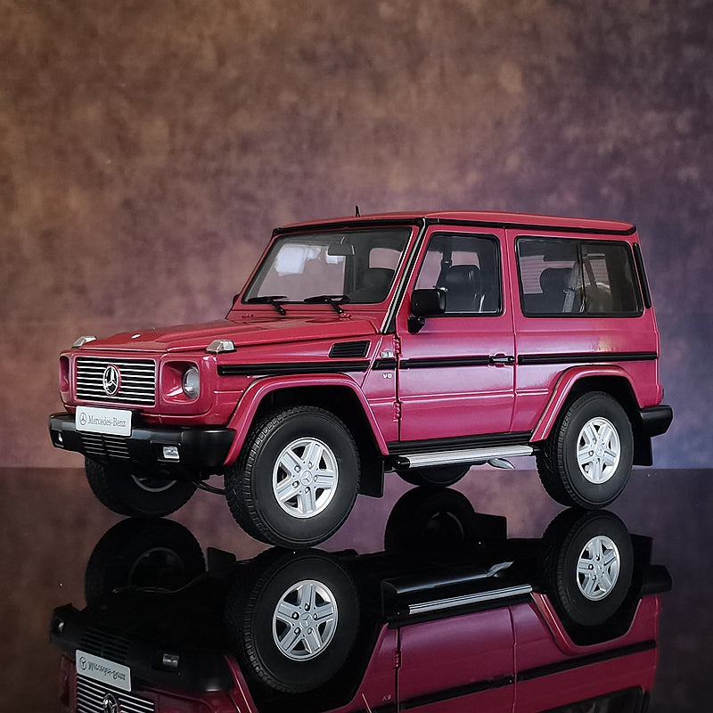 AUTOart Mercedes-Benz G500 SWB (1998) – 1:18 Scale Model(Short Wheelbase Classic, Full Opening Features)( 76113)