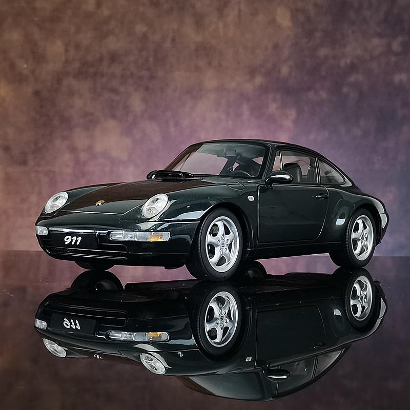 AUTOart 1:18 Porsche 911 (993) Carrera Diecast Car Model