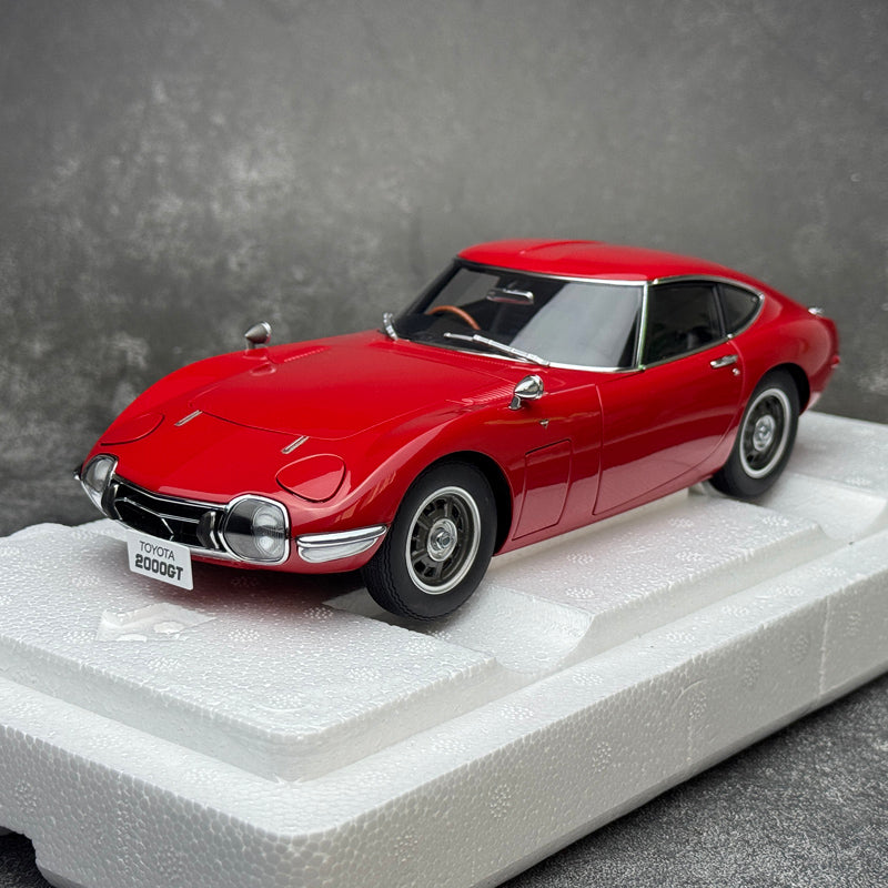 AUTOart 1:18 DeLorean-Inspired Gold Collectible Model (6-Door Opening, Flip-Up Lights, Interior Detail)