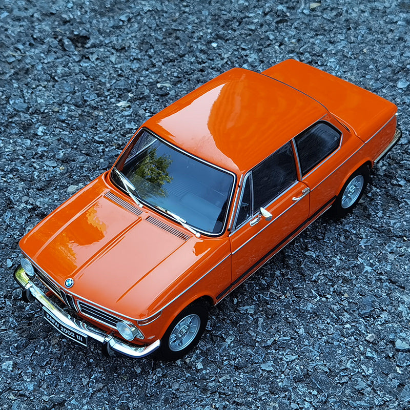 BMW 2002 tii 1:18 Diecast Model (Classic Sports Sedan – Full Function Display)