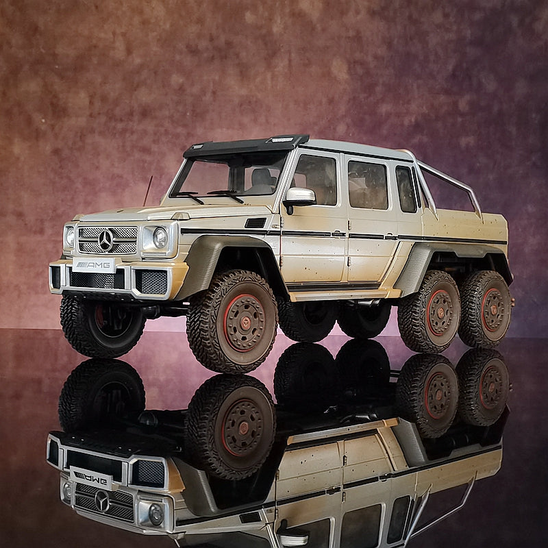 Mercedes-Benz G63 AMG 6×6 – 1:18 Diecast Model by AUTOart (Six-Wheel Functional Edition with Gift Packaging)(76305))