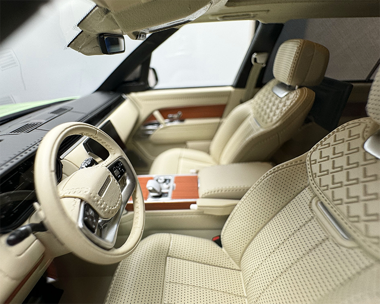 MOTORHELIX 1/18 Land Rover Range Rover Premium Genesis Extended Edition Resin Car Model Collection