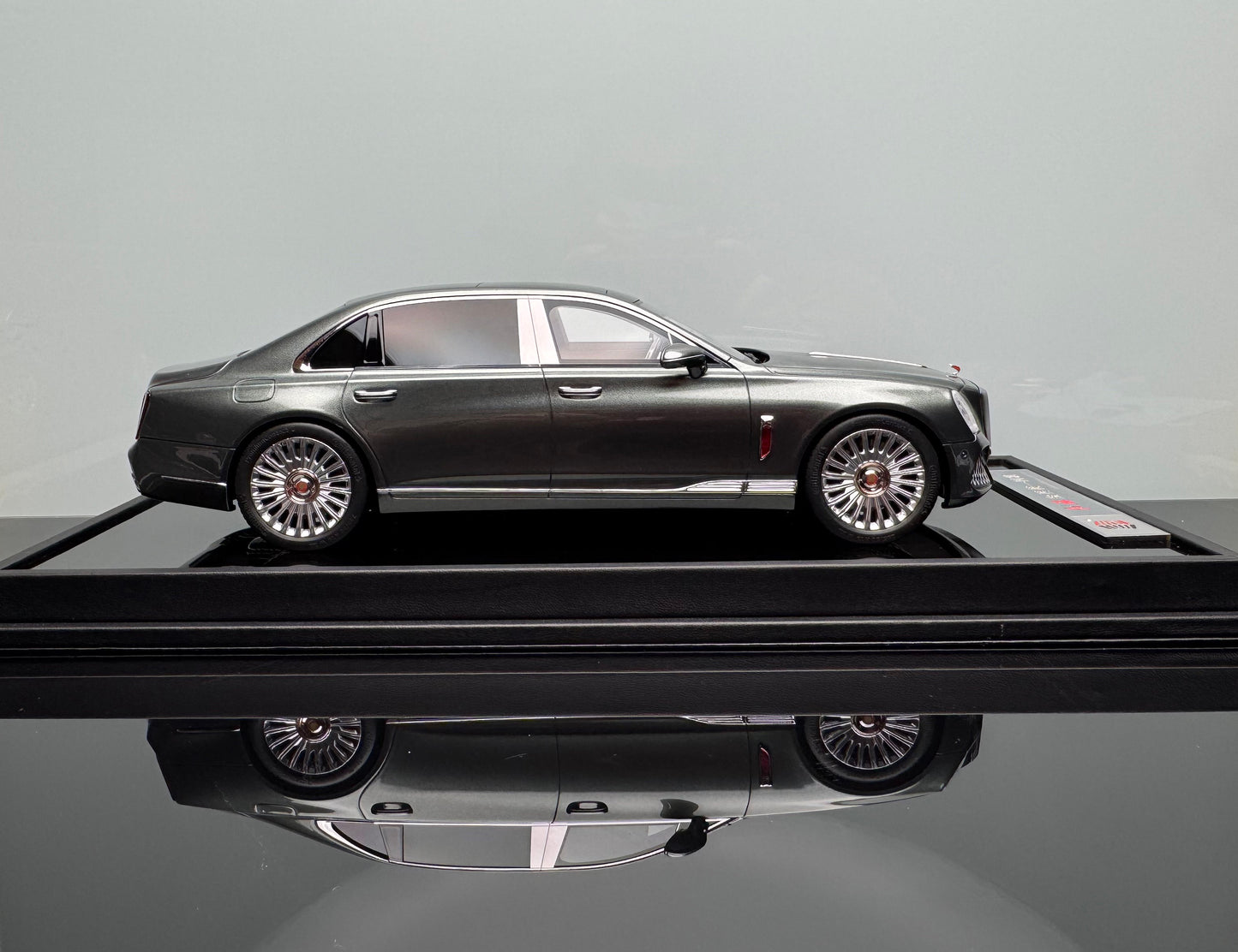 Hongqi Guoya 1:18 Resin Model Car – Silver Hardcover Limited Edition (1 of 399)