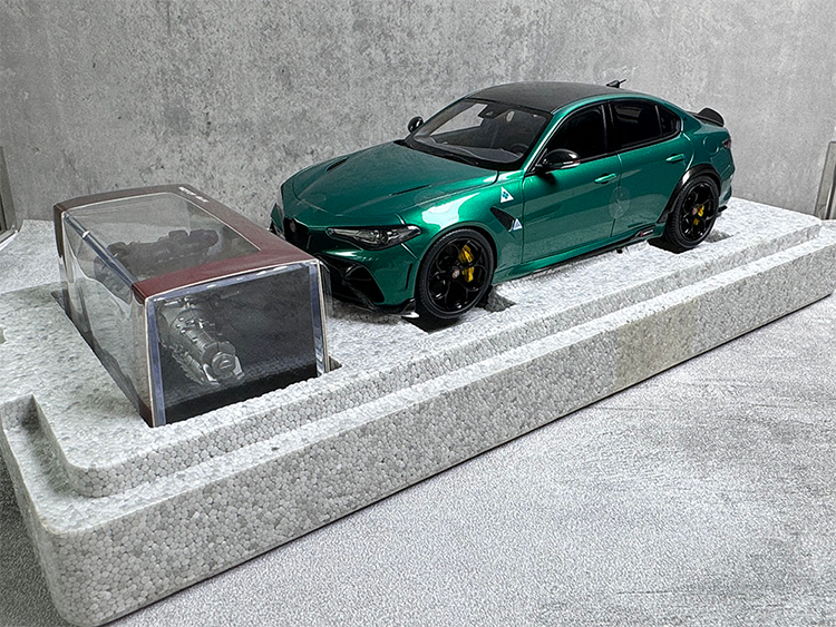 MH Alfa Romeo Giulia GTA simulation car model 1/18 collectible ornaments