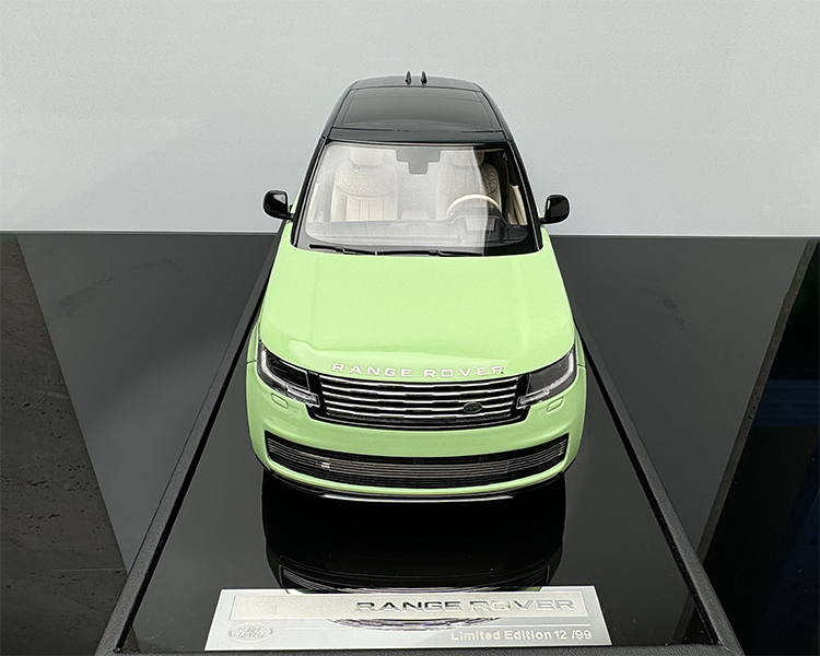 MOTORHELIX 1/18 Land Rover Range Rover Premium Genesis Extended Edition Resin Car Model Collection