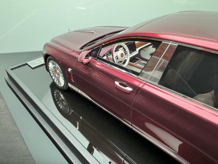 Hongqi Guoya 1:18 Resin Model Car – Red Hardcover Limited Edition (1 of 399)