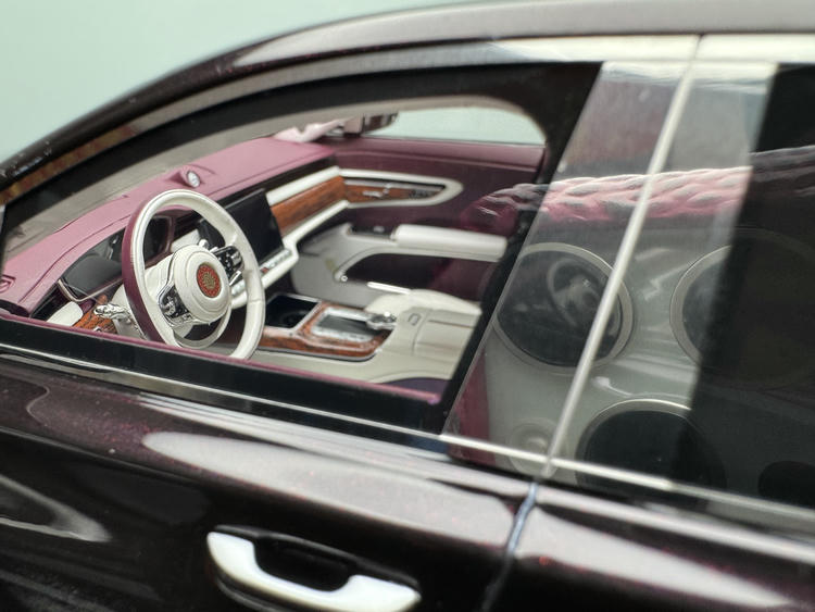 Hongqi Guoya 1:18 Resin Model Car – Red Hardcover Limited Edition (1 of 399)
