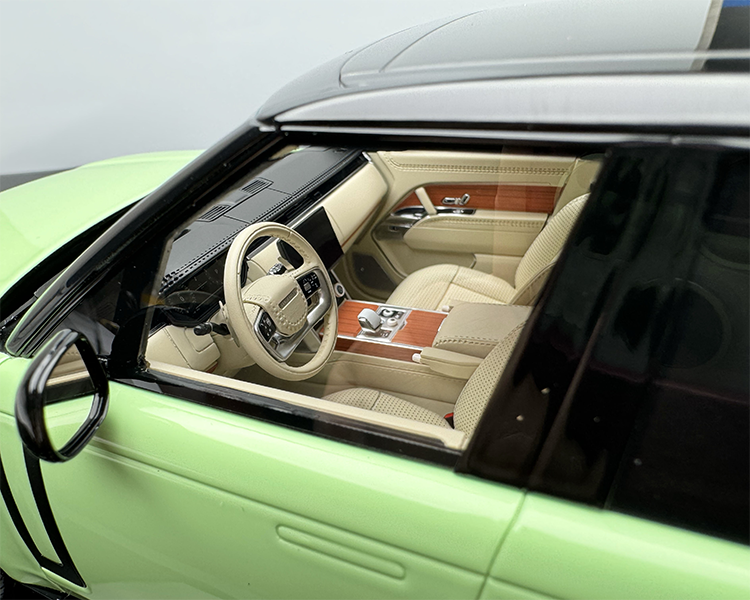 MOTORHELIX 1/18 Land Rover Range Rover Premium Genesis Extended Edition Resin Car Model Collection