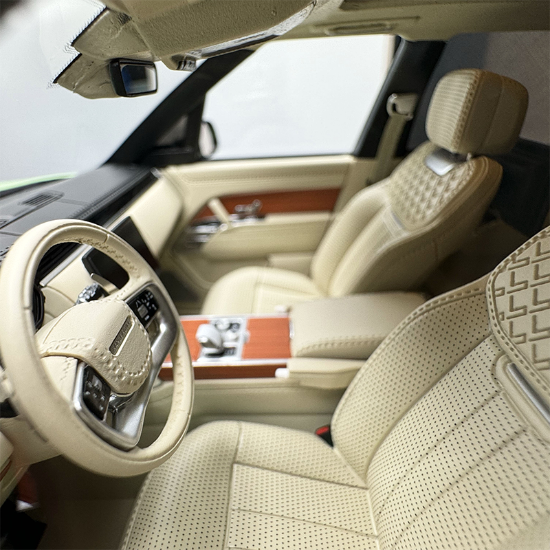 MOTORHELIX 1/18 Land Rover Range Rover Premium Genesis Extended Edition Resin Car Model Collection