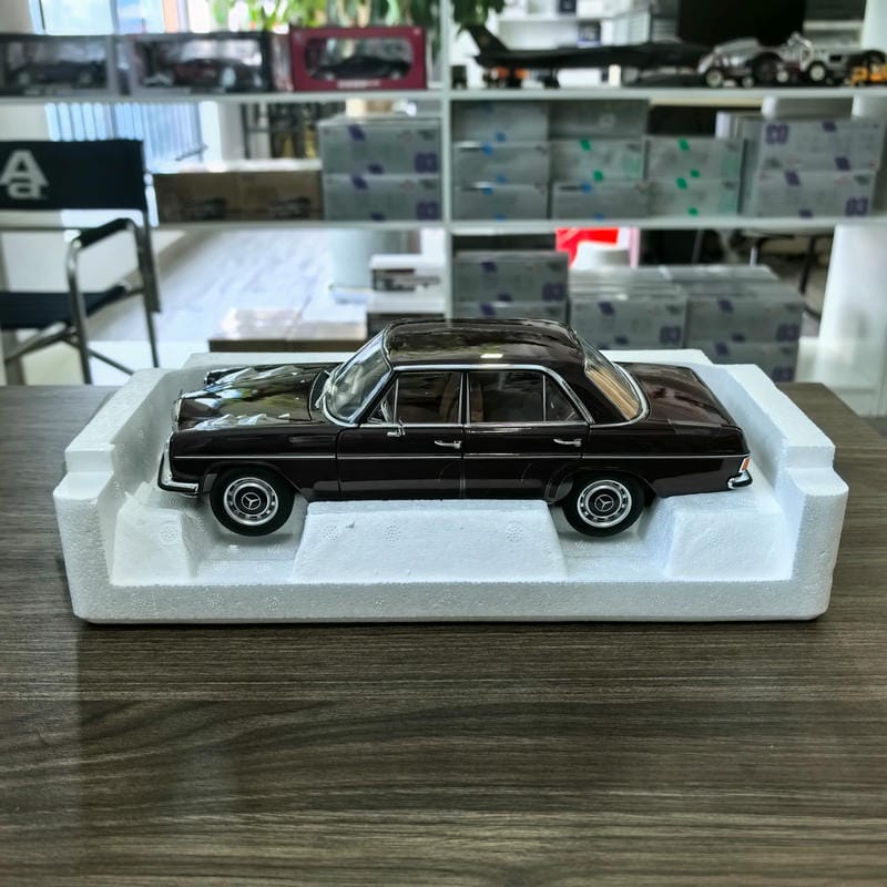 Norev Mercedes-Benz 200 (1968) 1:18 Diecast Model Car