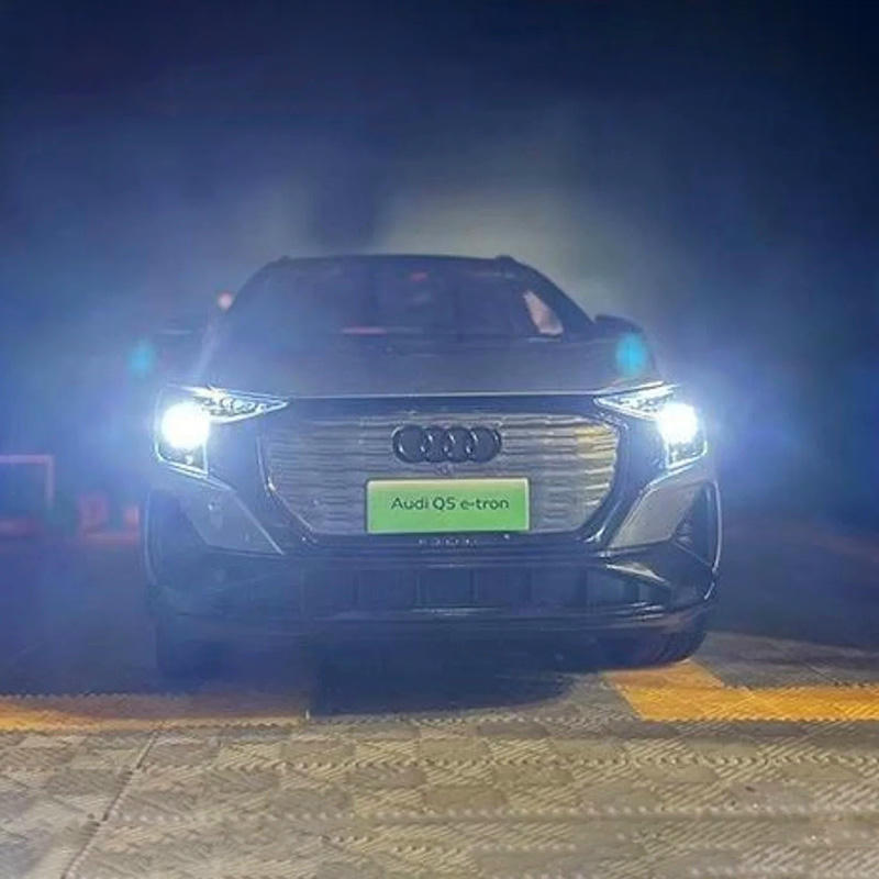 1:18 Audi Q5 e-tron Diecast Model Car with Lights