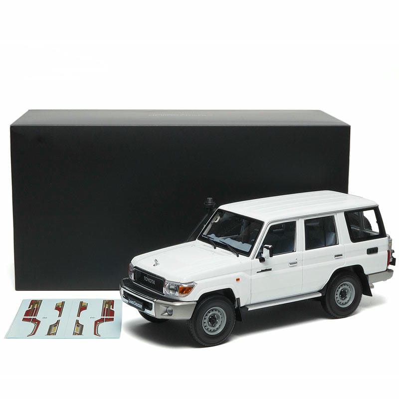 AlmostReal LC76 2017 Toyota Land Cruiser 1/18 Automodell aus Aluminiumlegierung (870101)