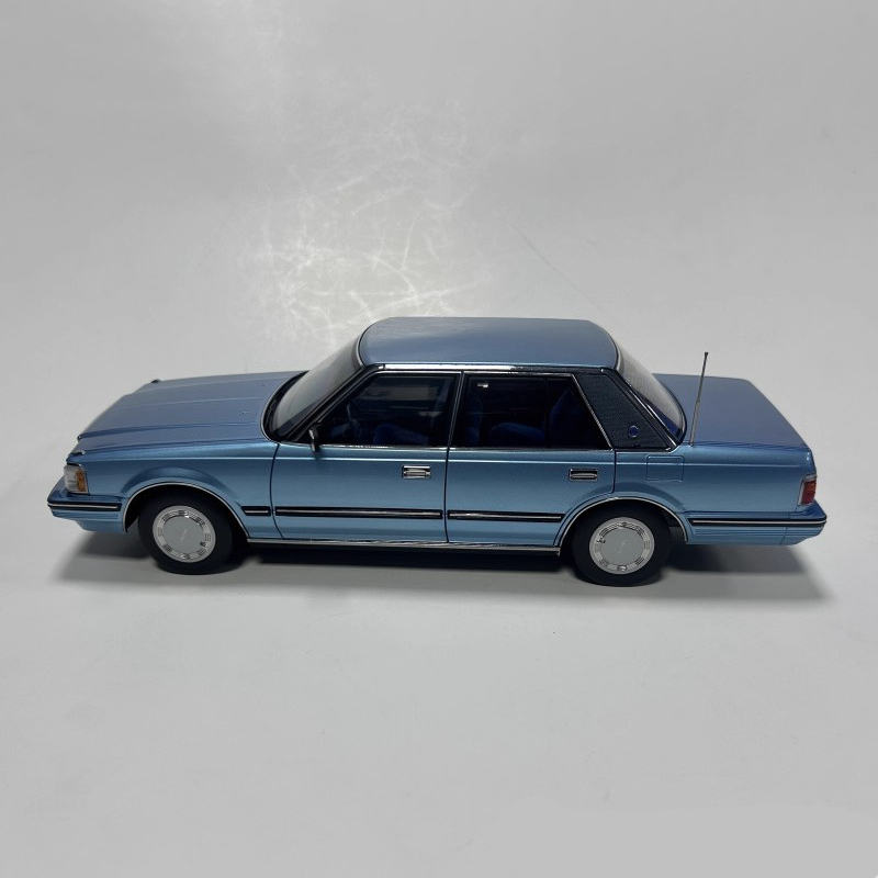 Xiao Guang 1:18 Toyota Crown MS122 Diecast Model Car