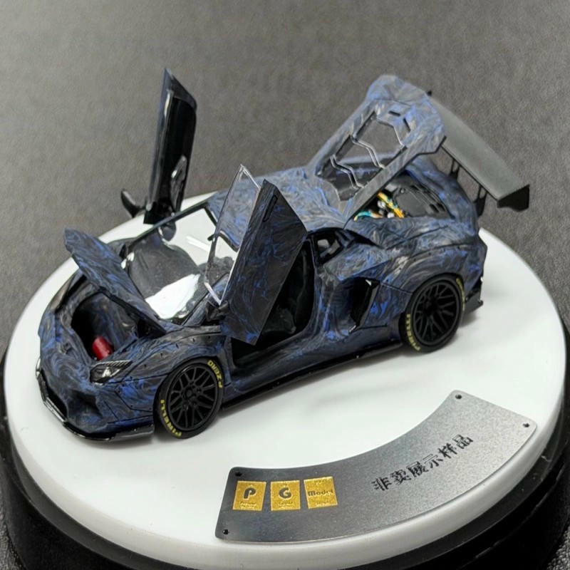 PGM 1:64 LBWK LP700-4 Diecast Model