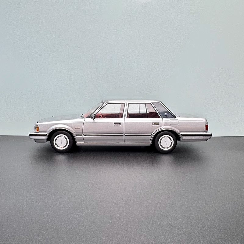 Xiaoguang 1:18 Toyota Crown M122 Alloy Diecast Model Car