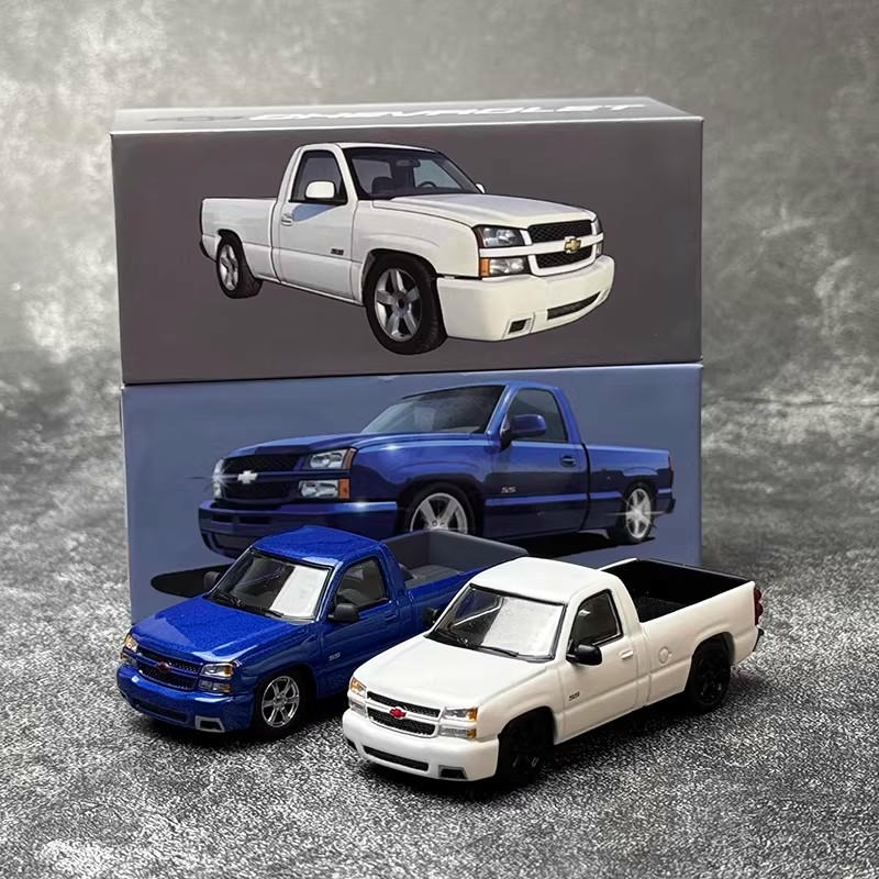 PARA 64 1:64 Chevrolet Silverado 2006 Model