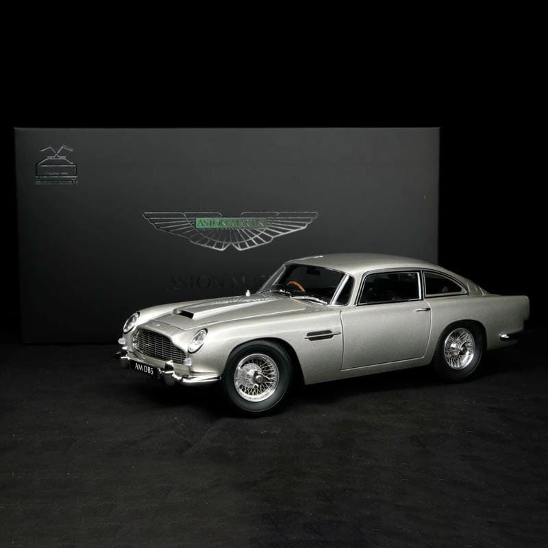 Auto   1/18 For Aston Martin V12