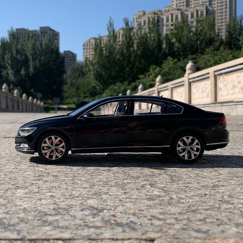 Original 1:18 Volkswagen Magotan B8 (Passat B8) Alloy Diecast Model