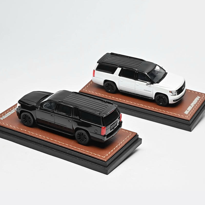 GOC 1:64 Chevrolet Suburban SUV 2015 Diecast Car Model