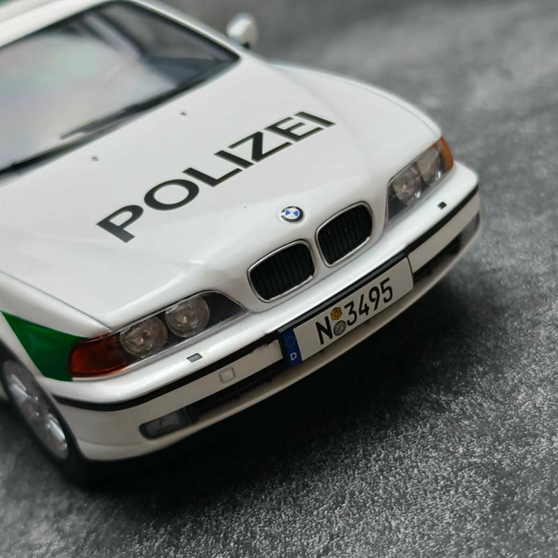 Triple9 1:18 BMW 5 Series Touring (E39) 1998 Diecast Model