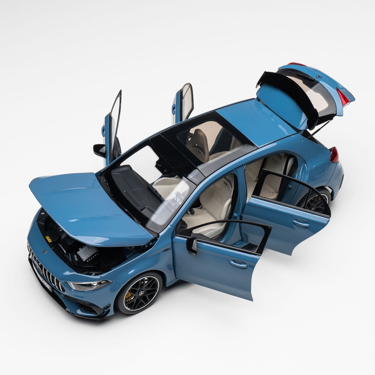 Оригинальная заводская модель автомобиля AMG A45 S из сплава синего фарфора в масштабе 1:18 полностью открытая